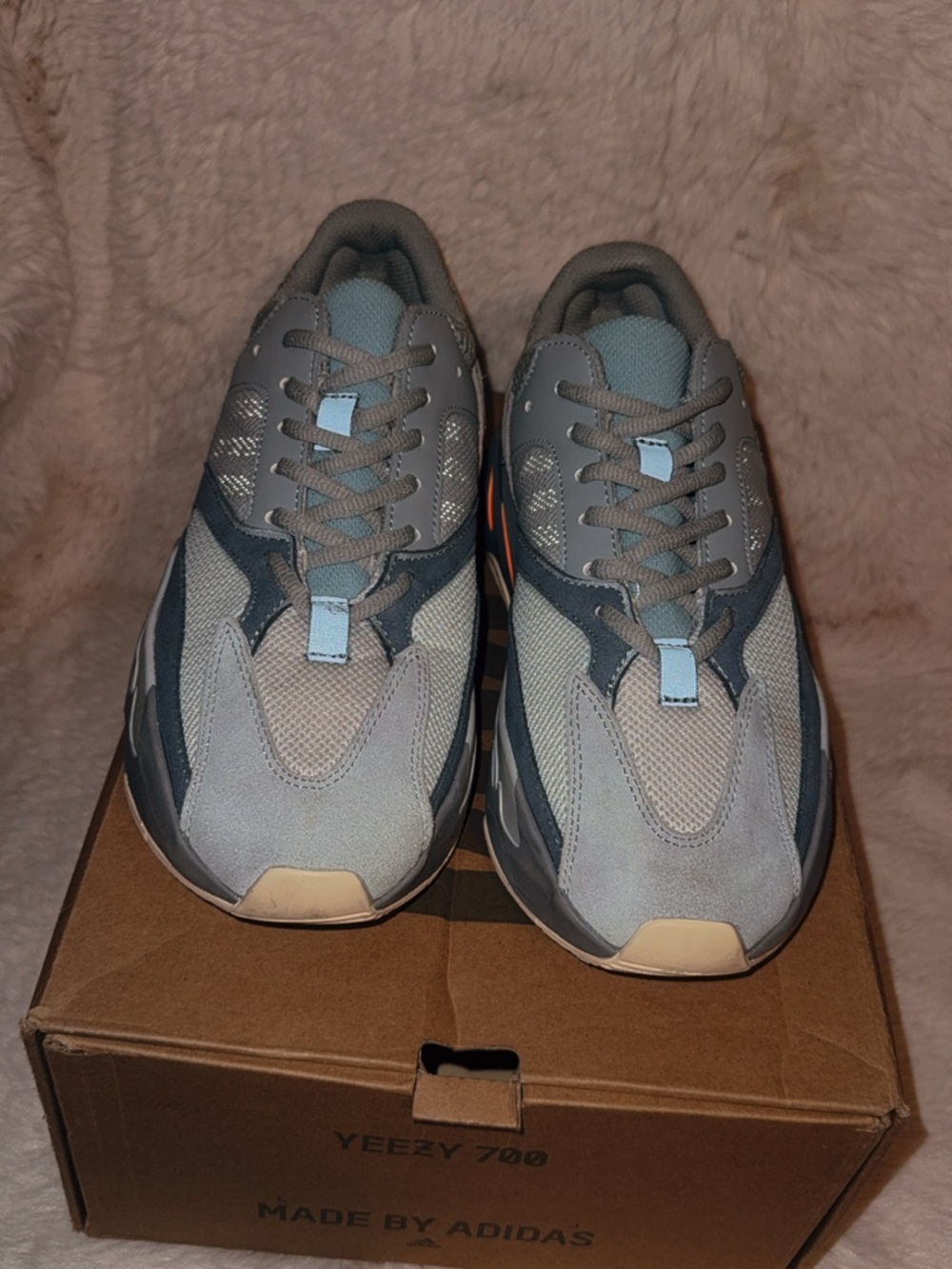 adidas Yeezy Boost 700